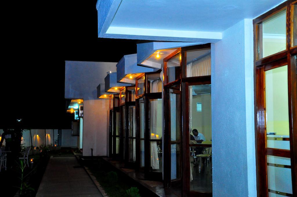 Melbourne Tourist Rest Hotel Anuradhapura Bagian luar foto