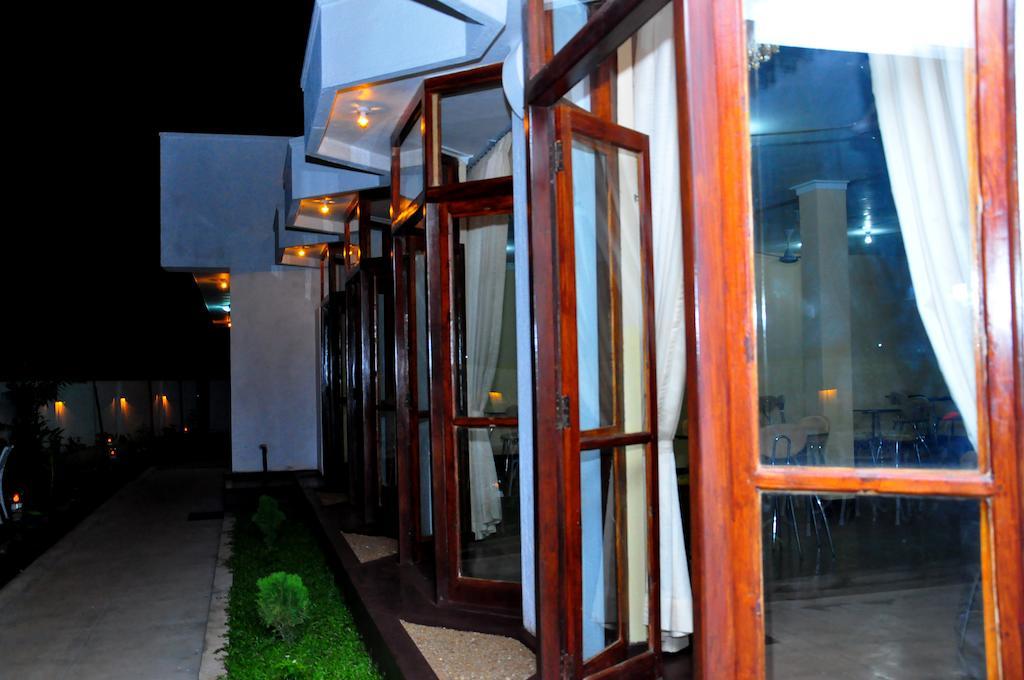 Melbourne Tourist Rest Hotel Anuradhapura Bagian luar foto