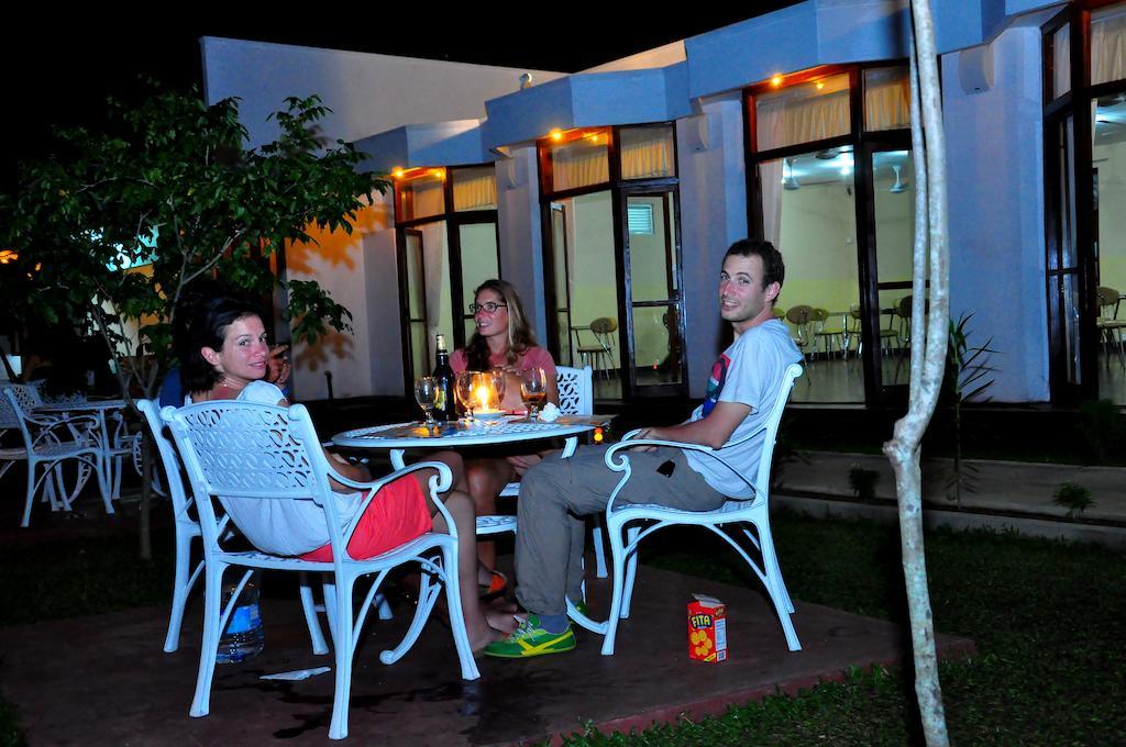 Melbourne Tourist Rest Hotel Anuradhapura Bagian luar foto