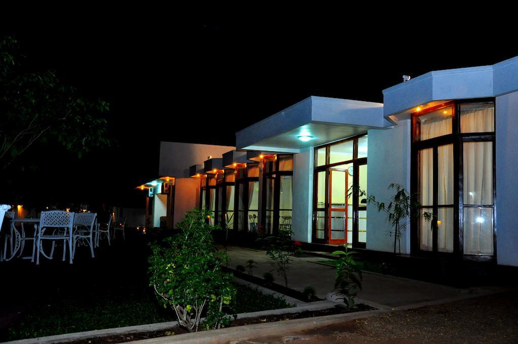 Melbourne Tourist Rest Hotel Anuradhapura Bagian luar foto